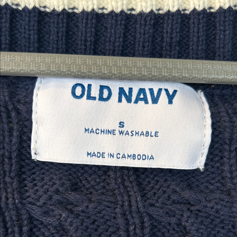 Old Navy Women's Navy Cable Knit Cardigan - Picture 3 of 5